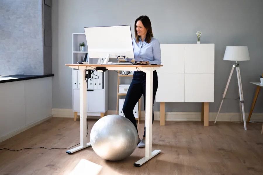 Hoe een sedentaire levensstijl op het werk tegen te gaan met fitness