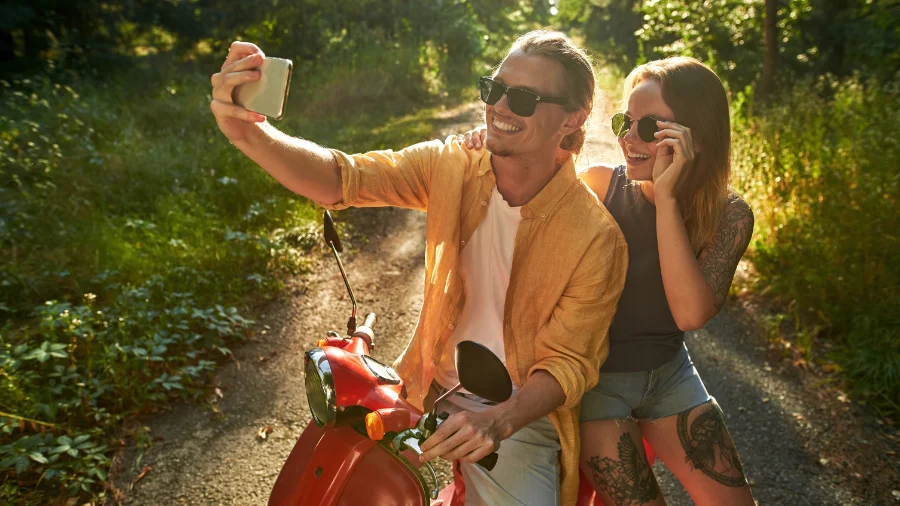 E-scooter en romantiek: de beste plekken voor een date